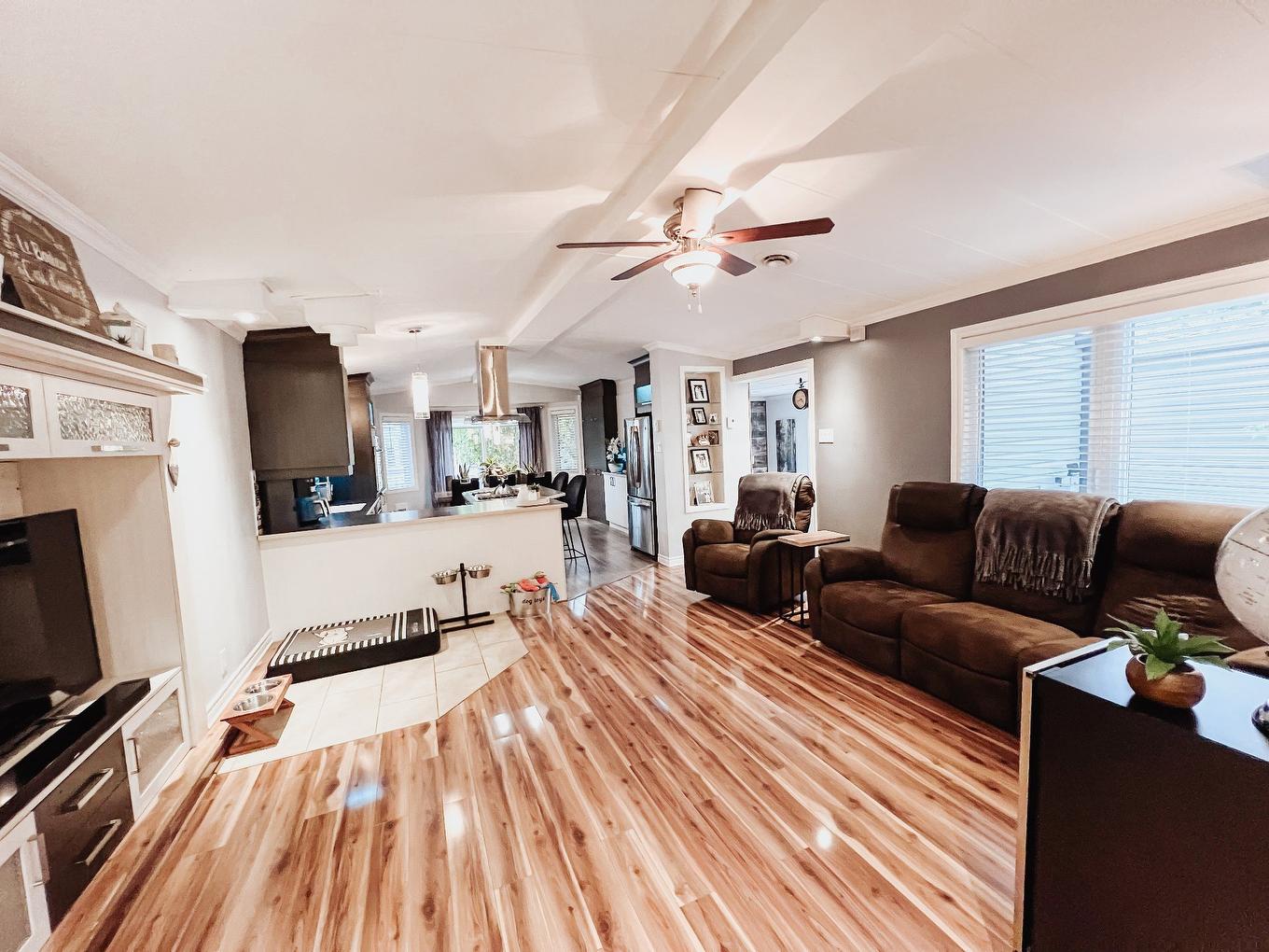 Salon - 93 9E Rue, Saint-Jean-Sur-Richelieu, QC - Indoor Photo Showing Living Room