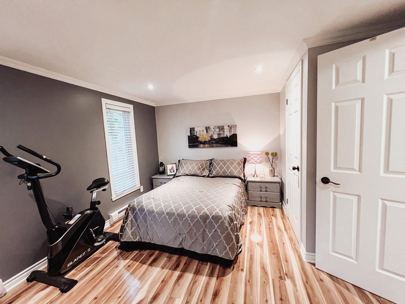Chambre à coucher - 93 9E Rue, Saint-Jean-Sur-Richelieu, QC - Indoor Photo Showing Bedroom