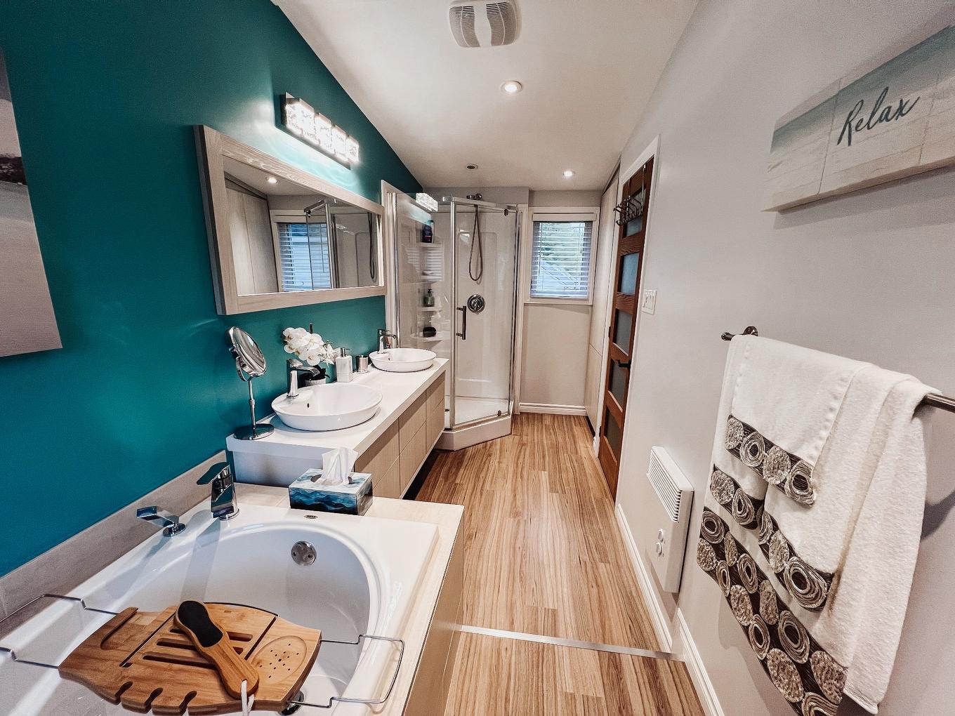 Salle de bains attenante à la CCP - 93 9E Rue, Saint-Jean-Sur-Richelieu, QC - Indoor Photo Showing Bathroom