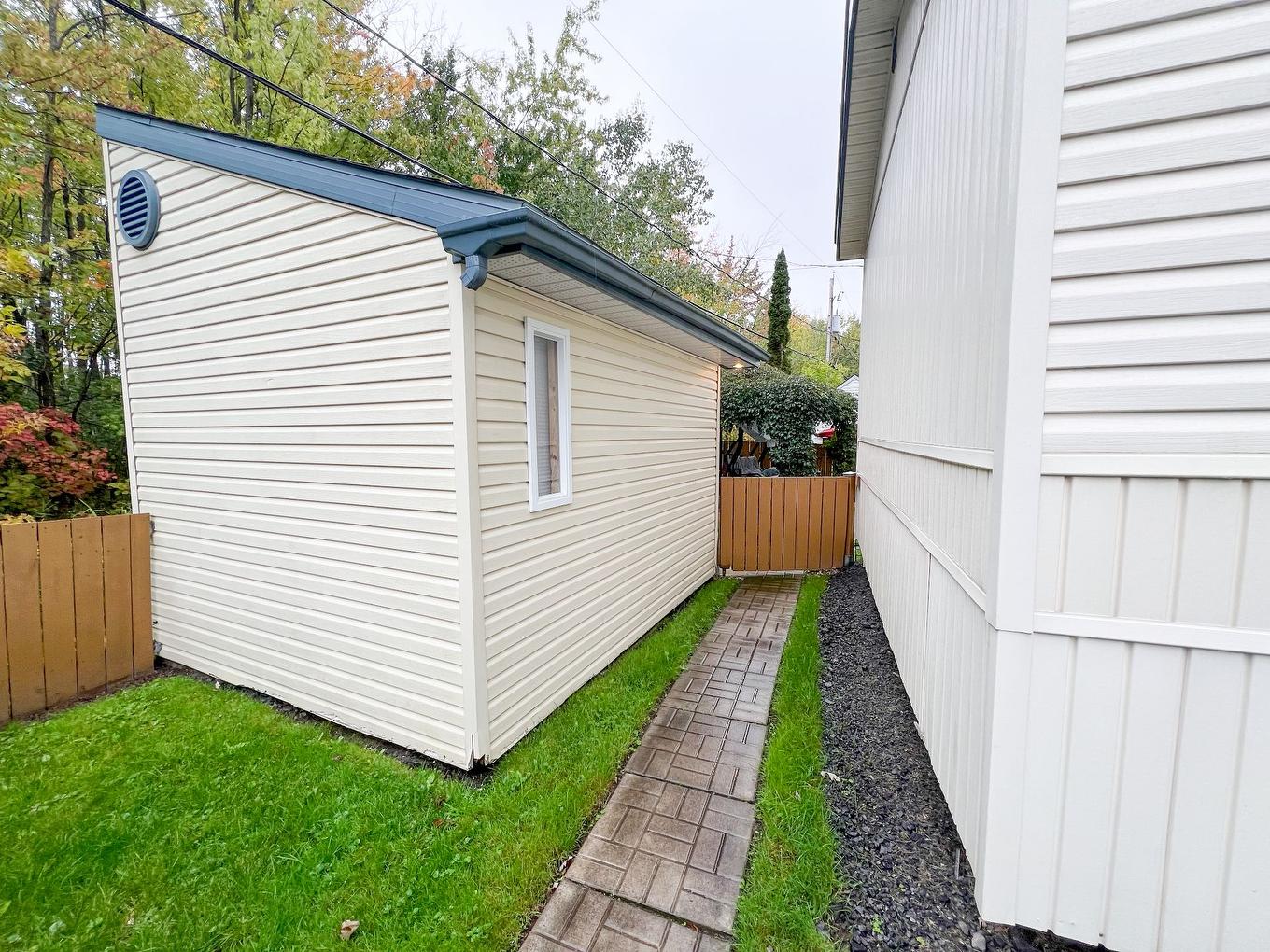 Remise - 93 9E Rue, Saint-Jean-Sur-Richelieu, QC - Outdoor With Exterior
