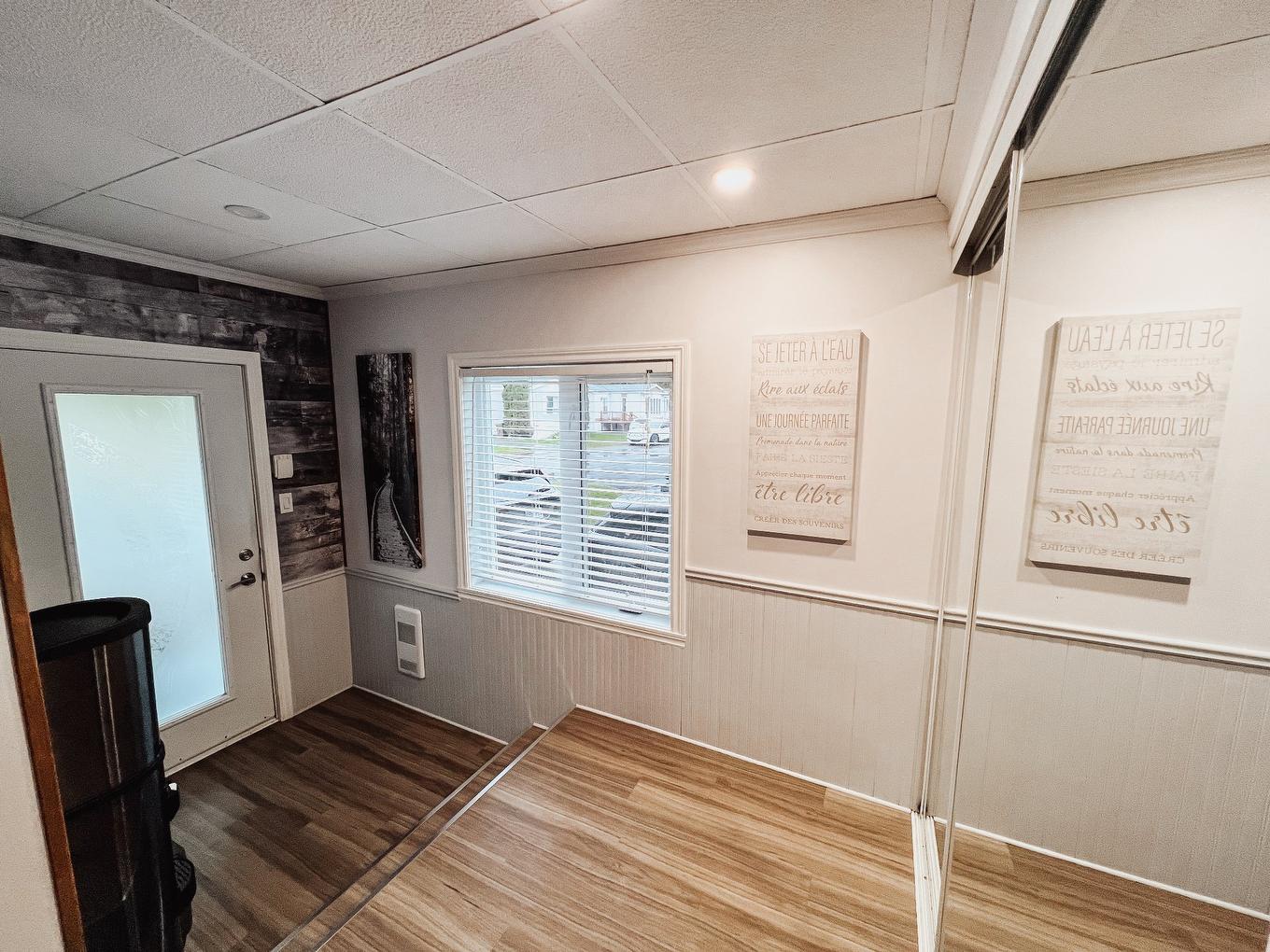 Hall d'entrée/Vestibule - 93 9E Rue, Saint-Jean-Sur-Richelieu, QC - Indoor Photo Showing Other Room