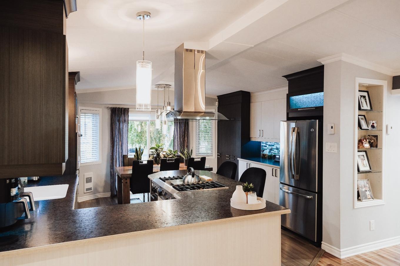 Cuisine - 93 9E Rue, Saint-Jean-Sur-Richelieu, QC - Indoor Photo Showing Other Room