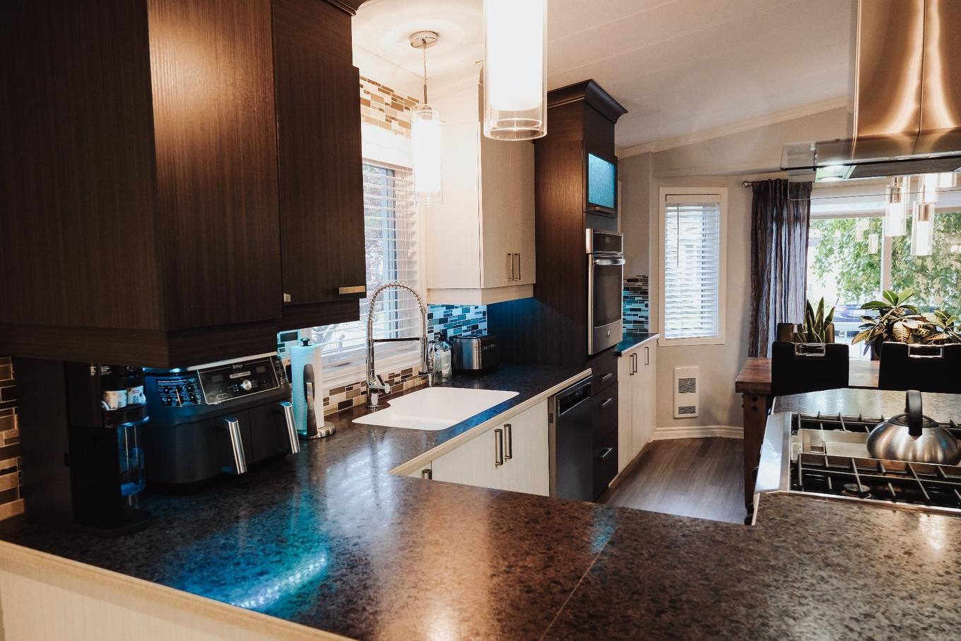 Cuisine - 93 9E Rue, Saint-Jean-Sur-Richelieu, QC - Indoor Photo Showing Kitchen