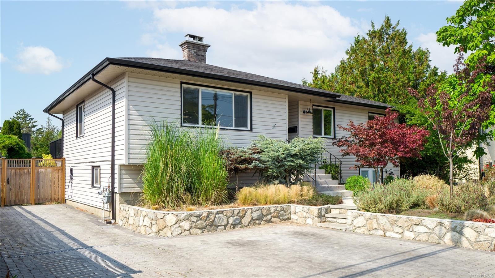 2720 Foul Bay Rd, Saanich, BC