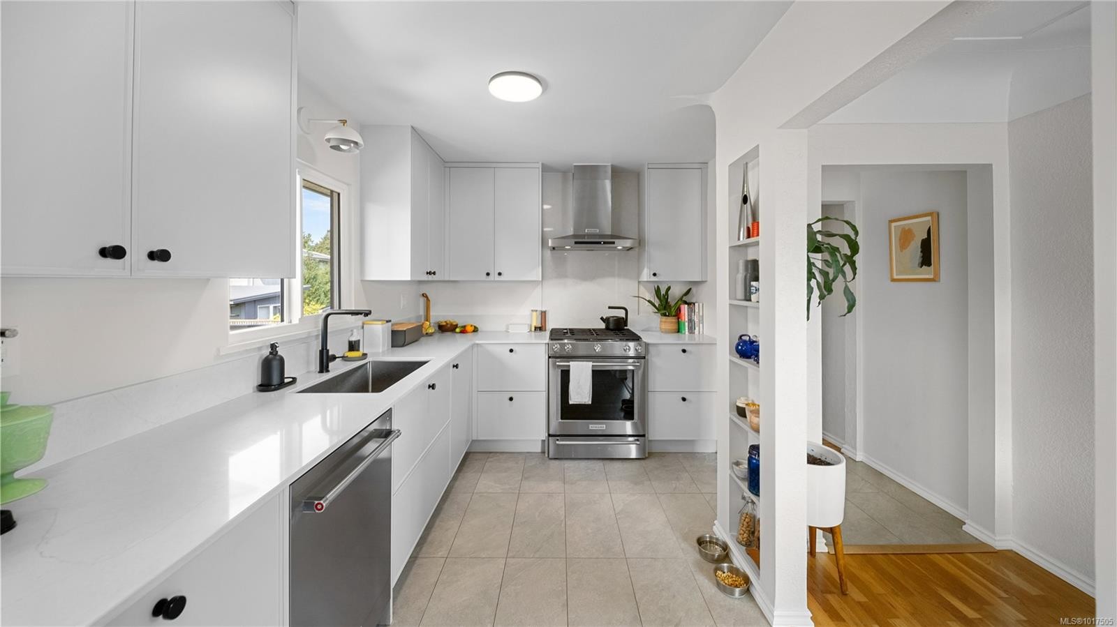 2720 Foul Bay Rd, Saanich, BC