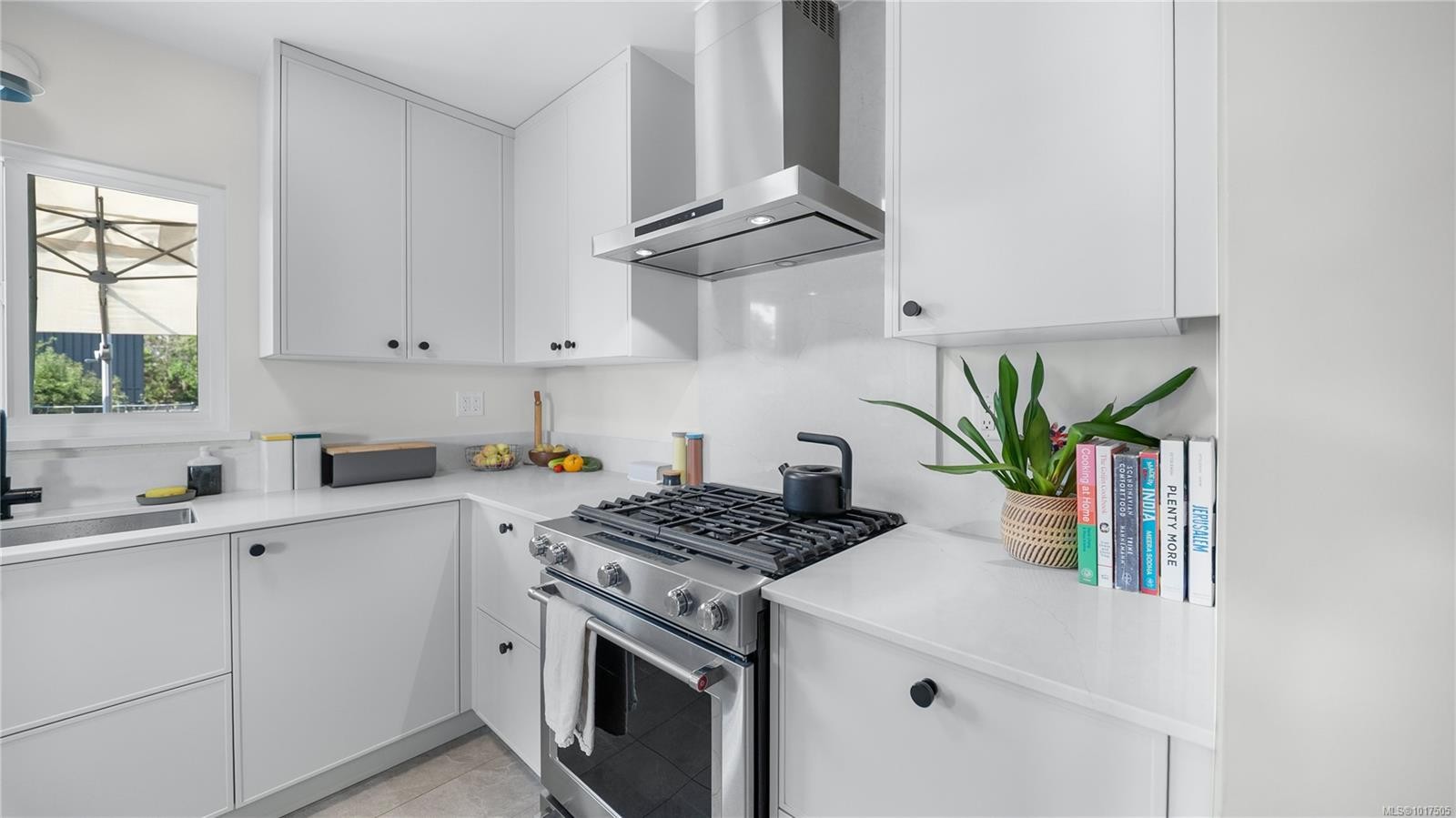 2720 Foul Bay Rd, Saanich, BC