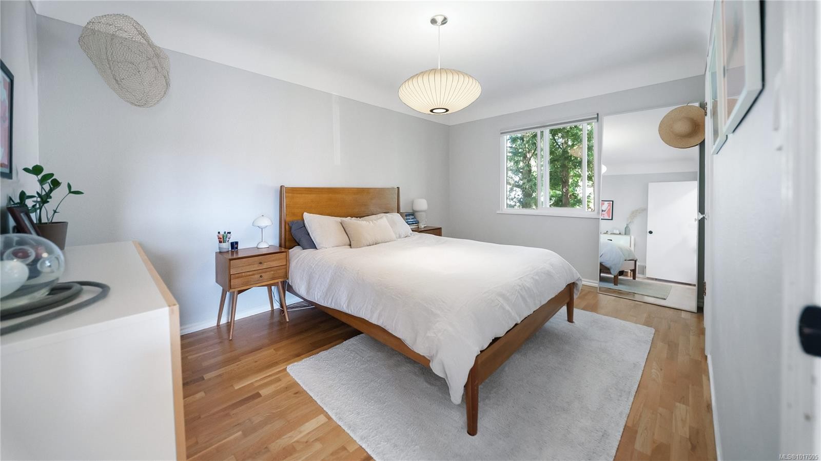 2720 Foul Bay Rd, Saanich, BC