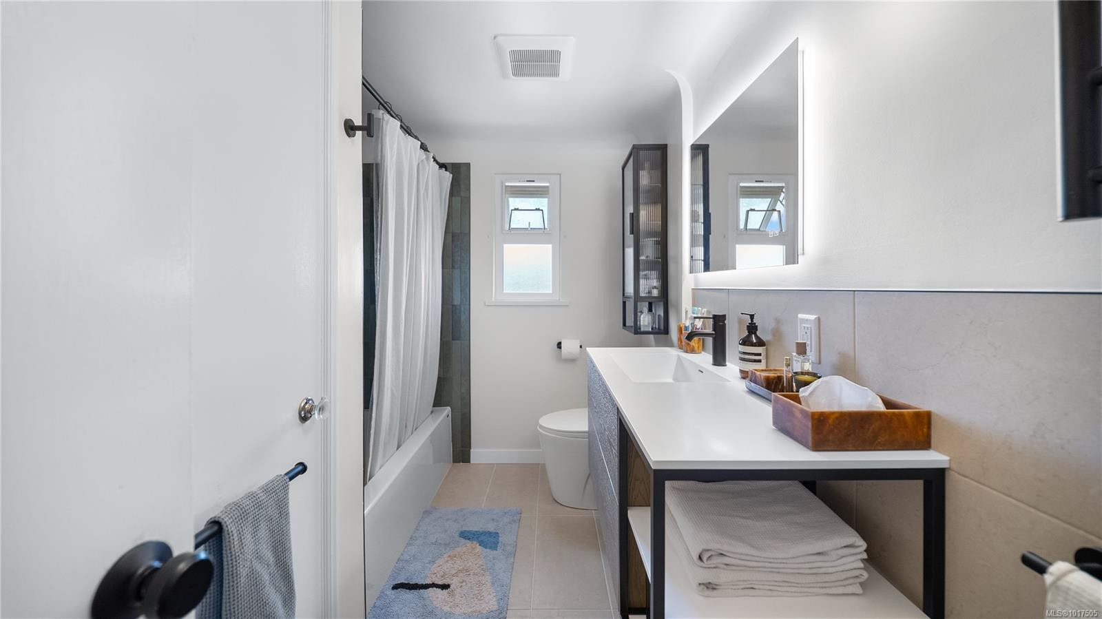 2720 Foul Bay Rd, Saanich, BC