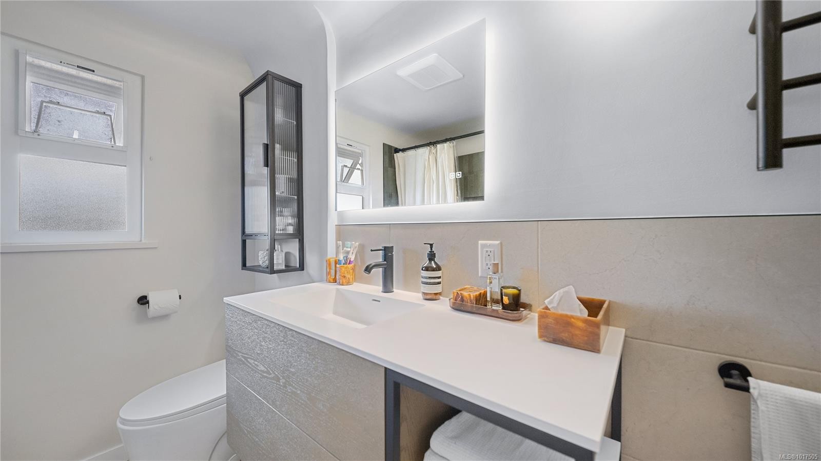 2720 Foul Bay Rd, Saanich, BC