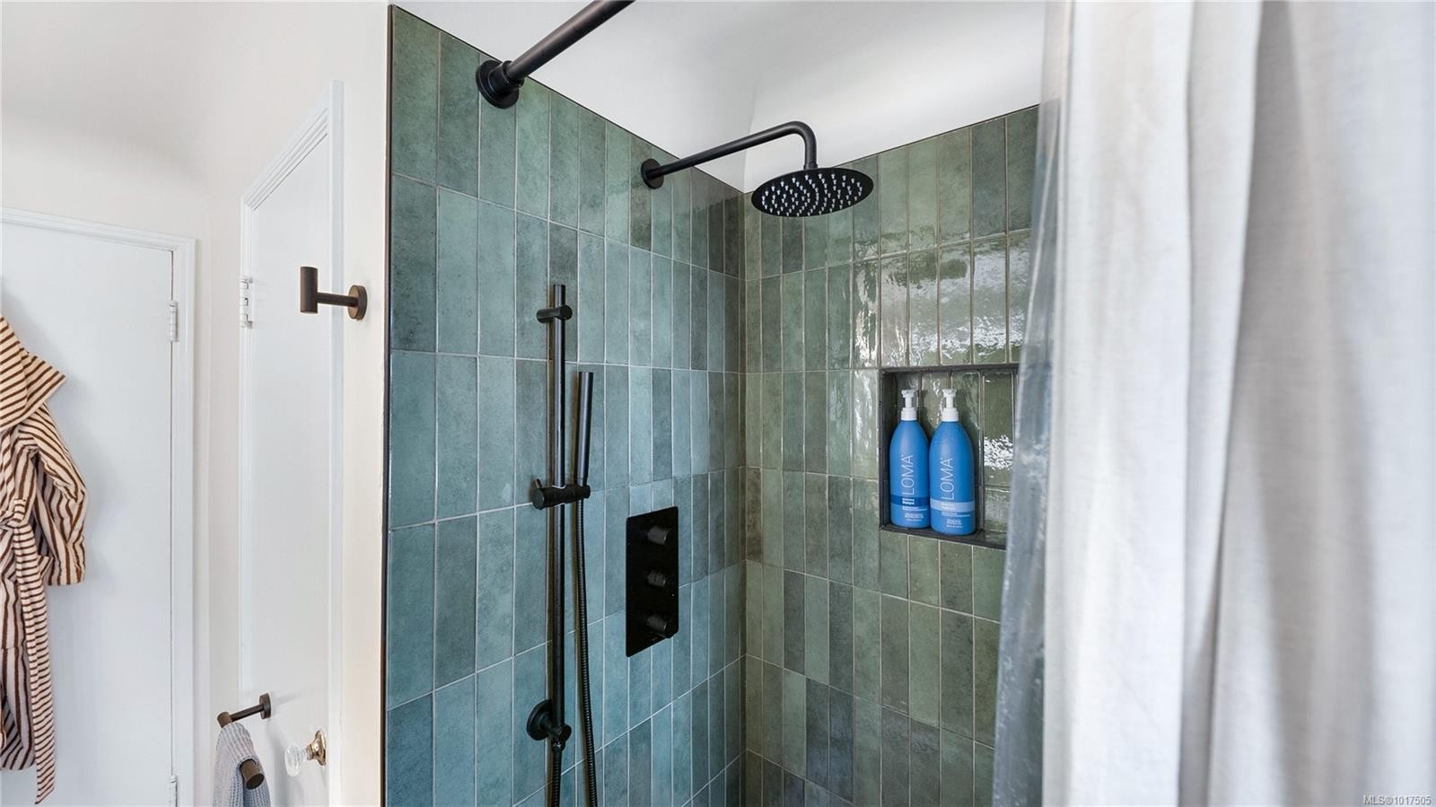 2720 Foul Bay Rd, Saanich, BC