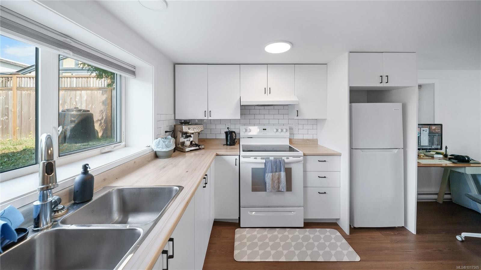 2720 Foul Bay Rd, Saanich, BC