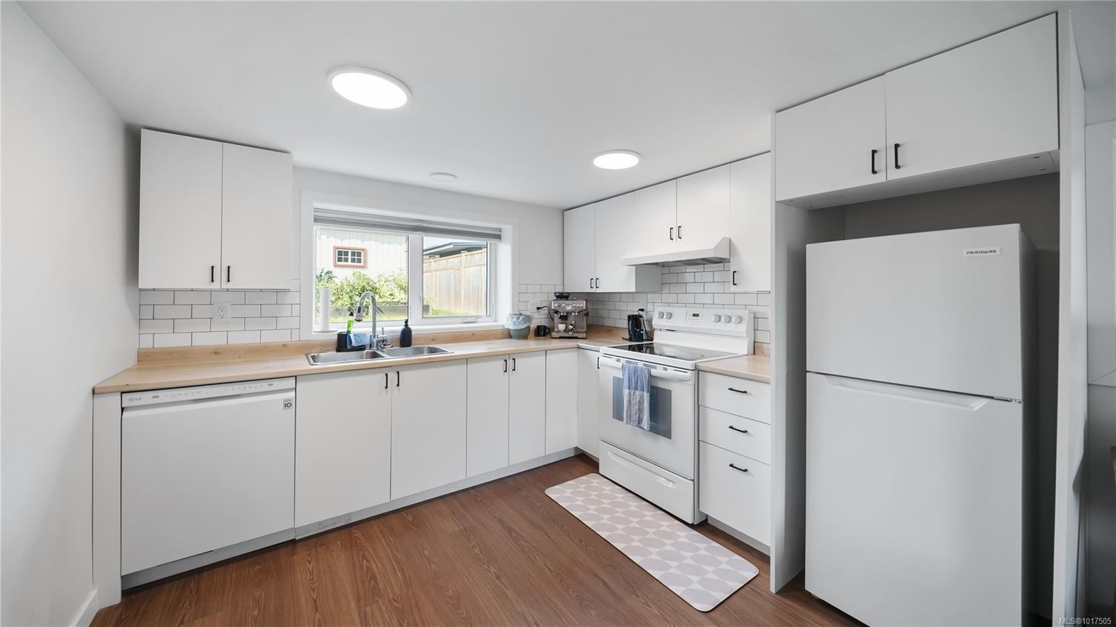 2720 Foul Bay Rd, Saanich, BC