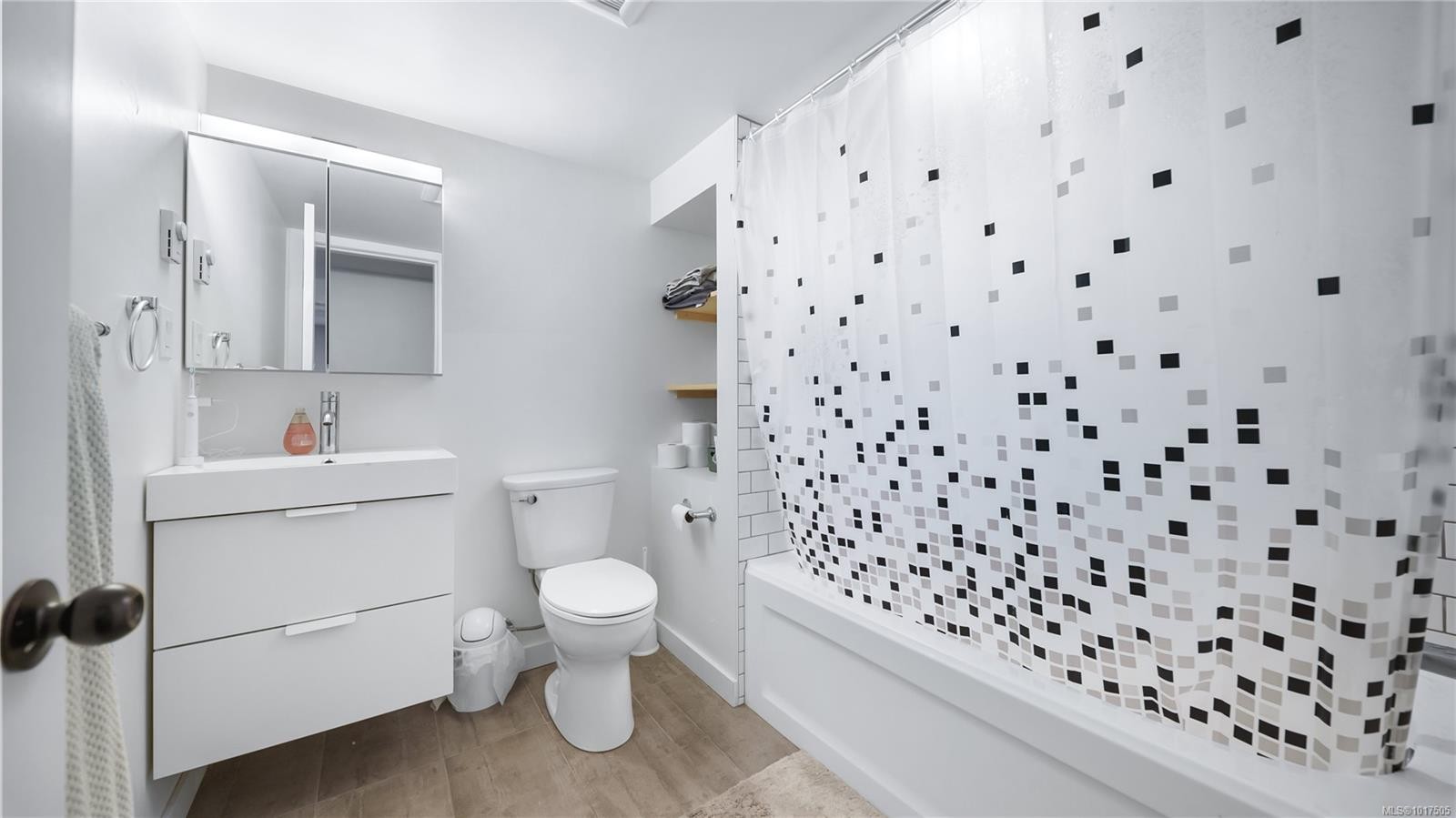 2720 Foul Bay Rd, Saanich, BC