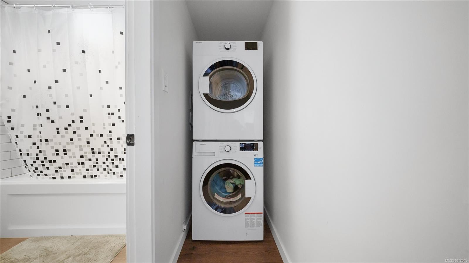 2720 Foul Bay Rd, Saanich, BC