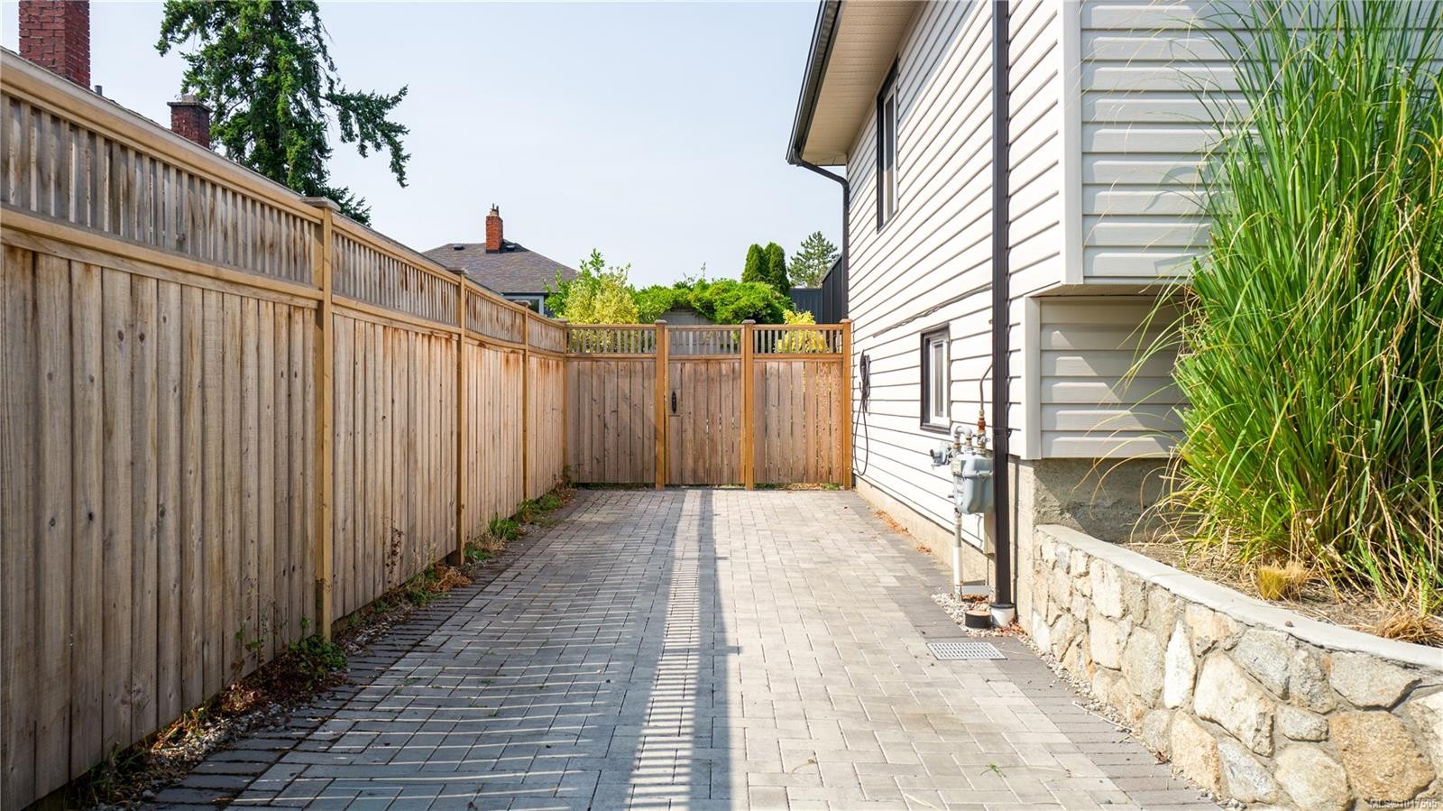 2720 Foul Bay Rd, Saanich, BC