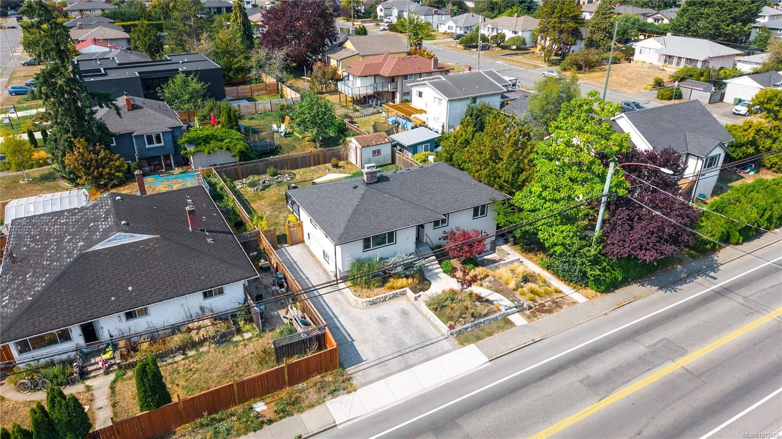 2720 Foul Bay Rd, Saanich, BC