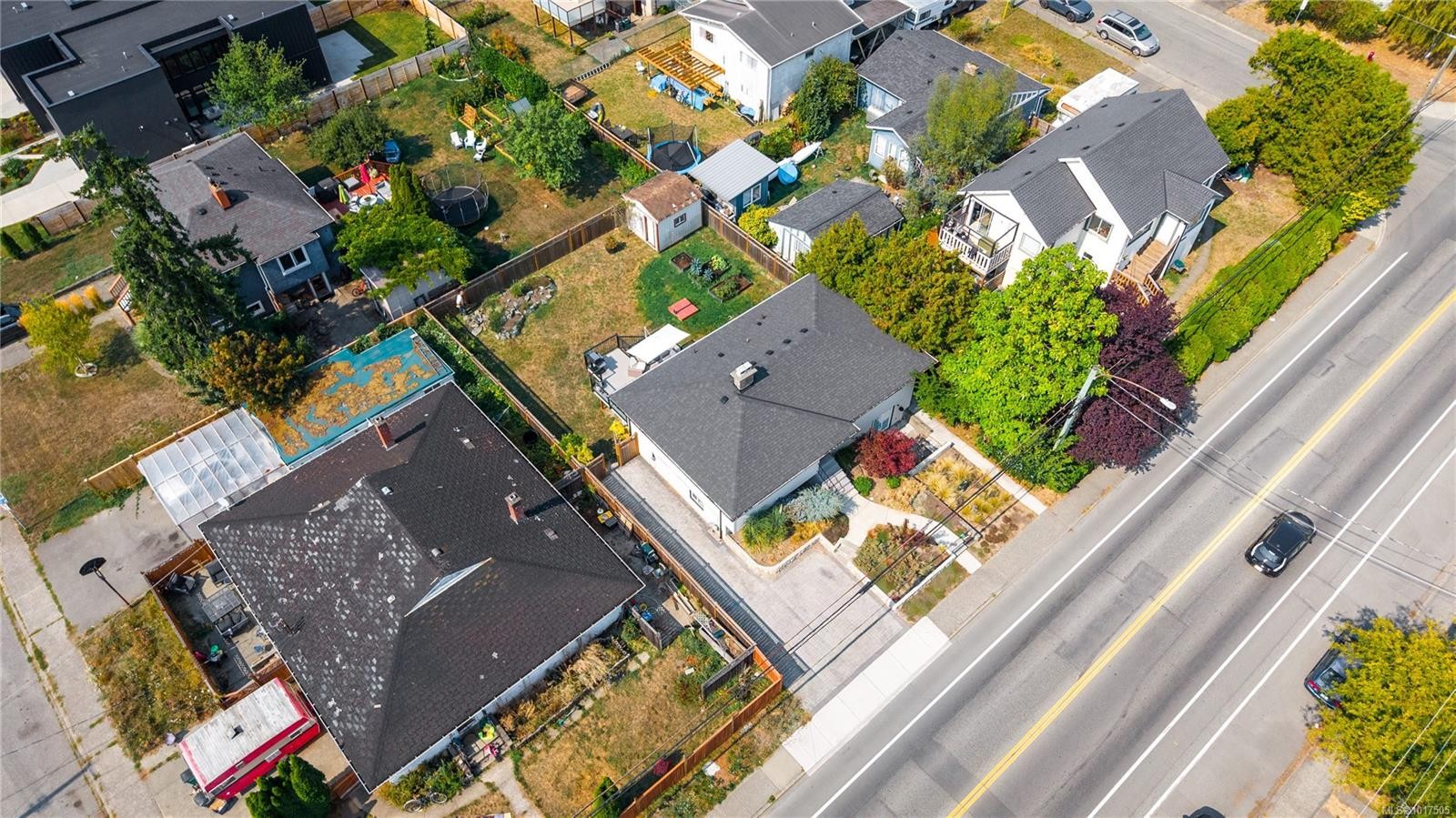 2720 Foul Bay Rd, Saanich, BC