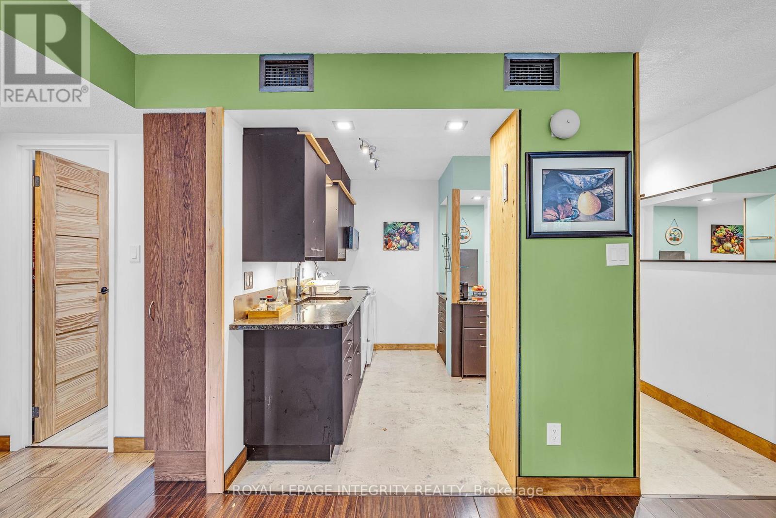 207 - 1180 Ohio Street, Ottawa, ON - Indoor Photo Showing Other Room