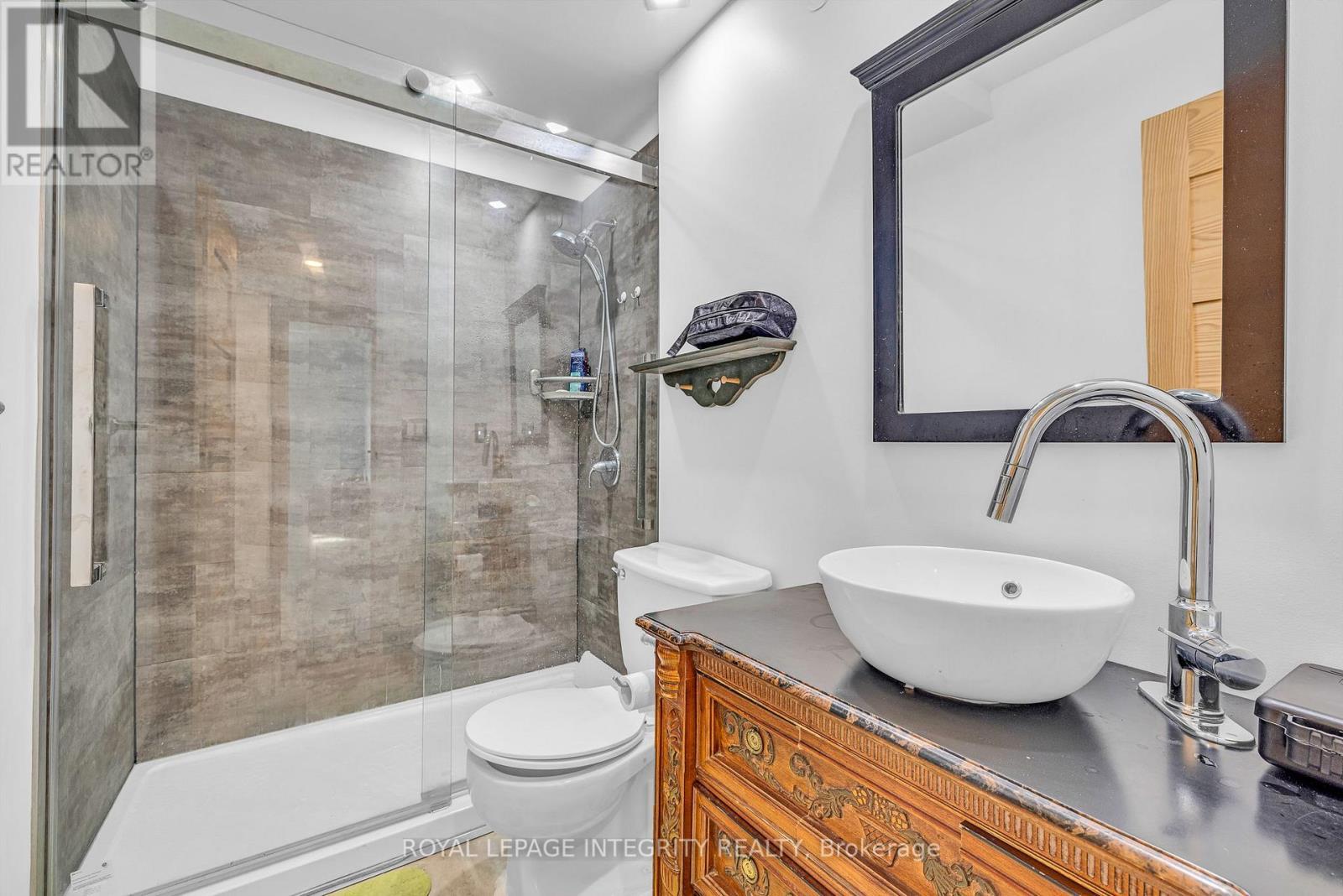 207 - 1180 Ohio Street, Ottawa, ON - Indoor Photo Showing Bathroom