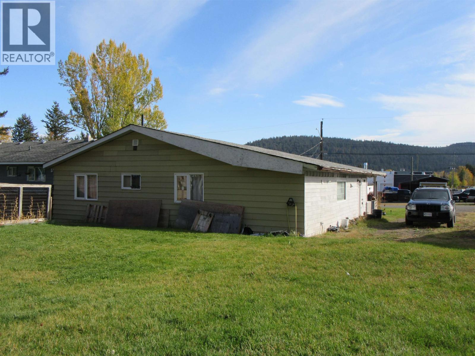 840 Scott Road, 100 Mile House, BC - Outdoor