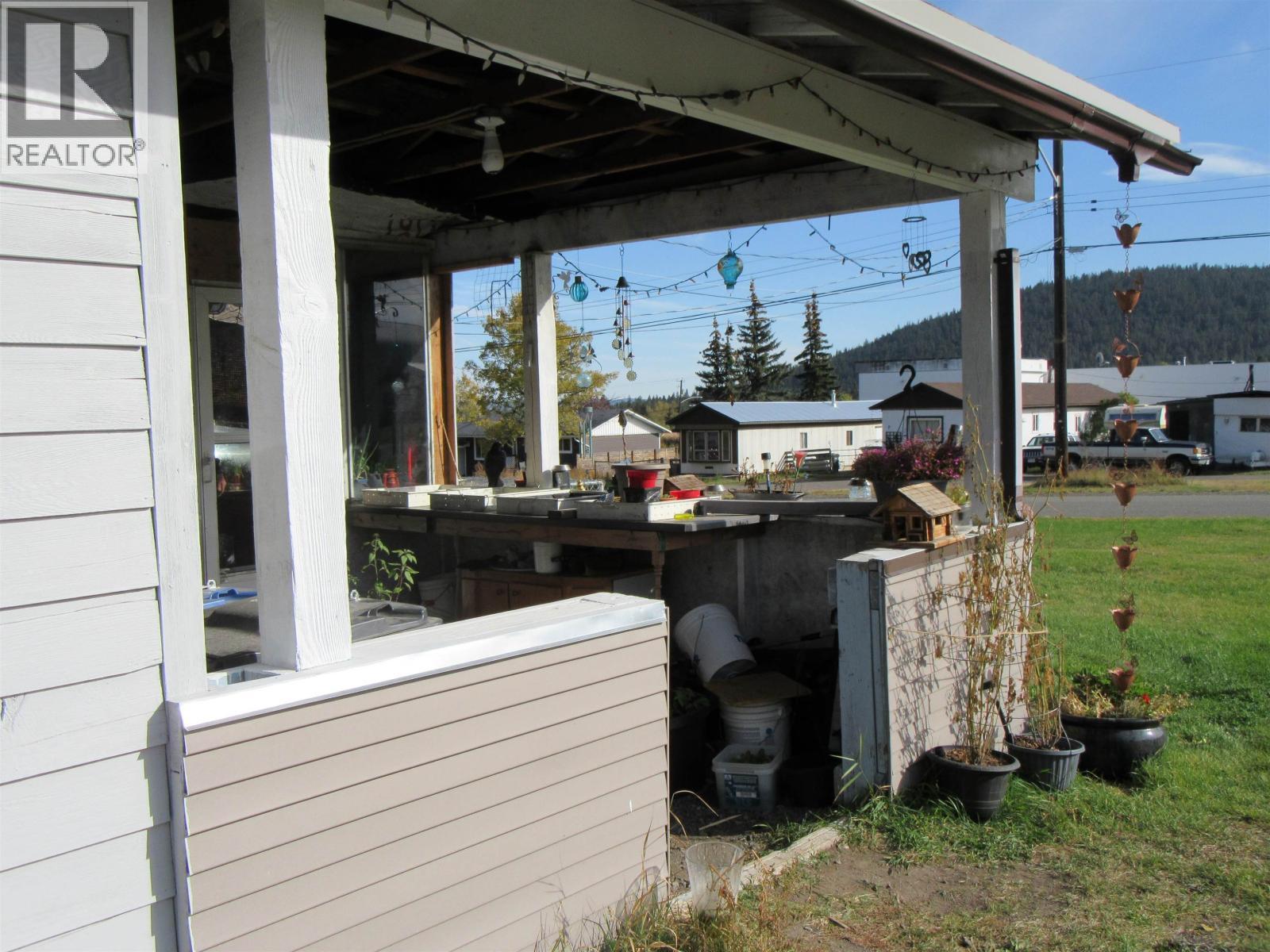 840 Scott Road, 100 Mile House, BC - Outdoor With Exterior