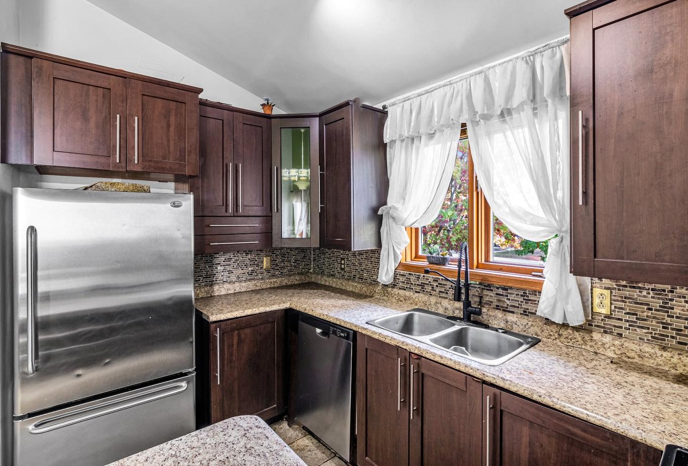 Cuisine - 17711 Rue Antoine-Faucon, Montréal (Pierrefonds-Roxboro), QC - Indoor Photo Showing Kitchen With Double Sink