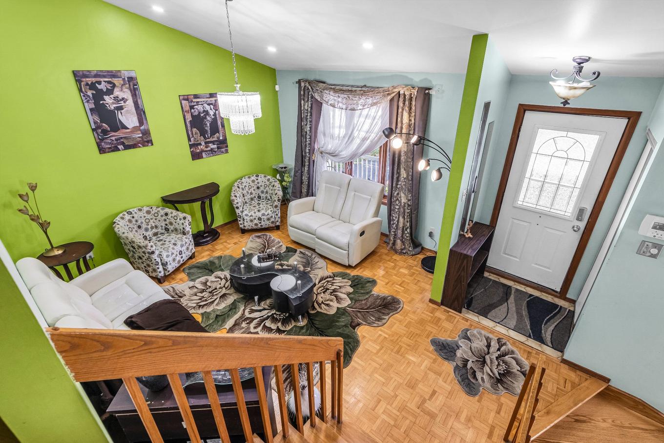 Salon - 17711 Rue Antoine-Faucon, Montréal (Pierrefonds-Roxboro), QC - Indoor