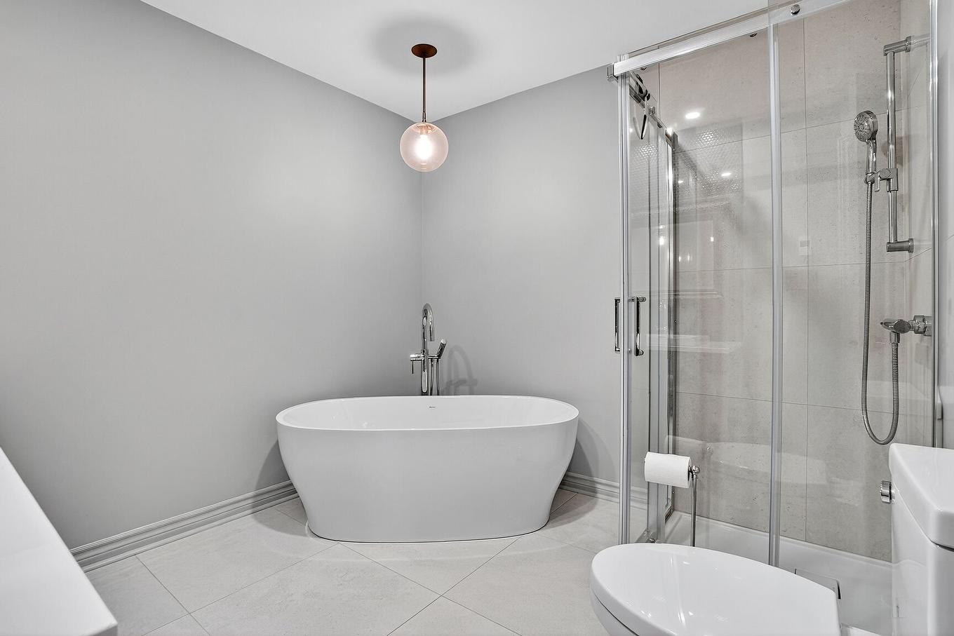 Bathroom - 108 Rue Proulx, Saint-Joseph-Du-Lac, QC - Indoor Photo Showing Bathroom