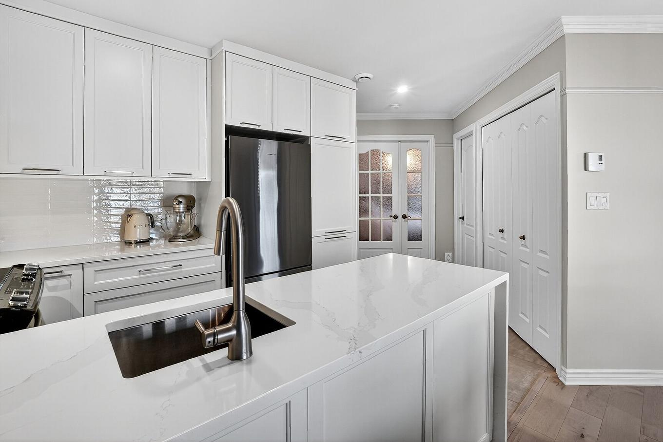 Kitchen - 108 Rue Proulx, Saint-Joseph-Du-Lac, QC - Indoor Photo Showing Kitchen With Upgraded Kitchen