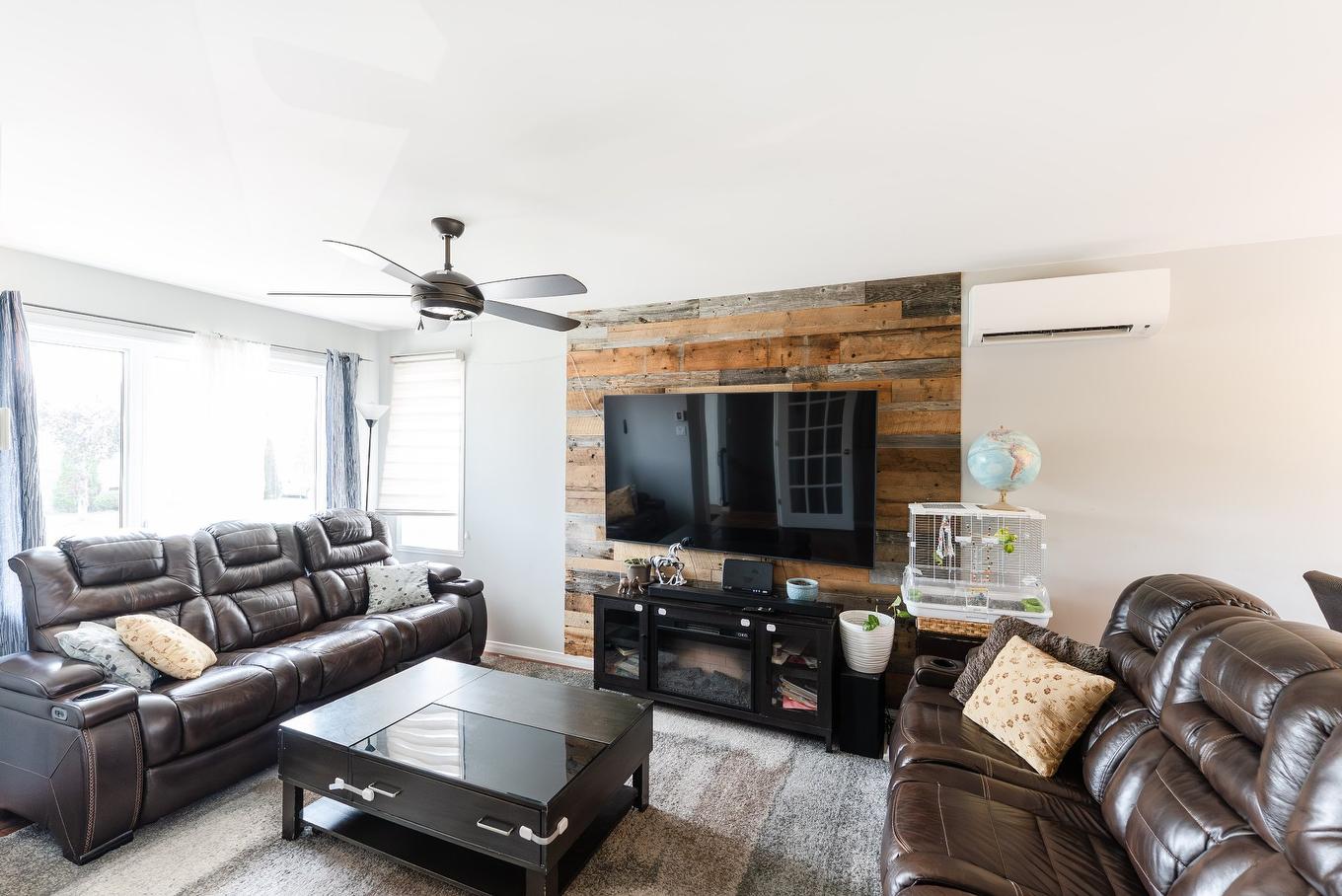 Salon - 21 Rue Du Château, Drummondville, QC - Indoor Photo Showing Living Room
