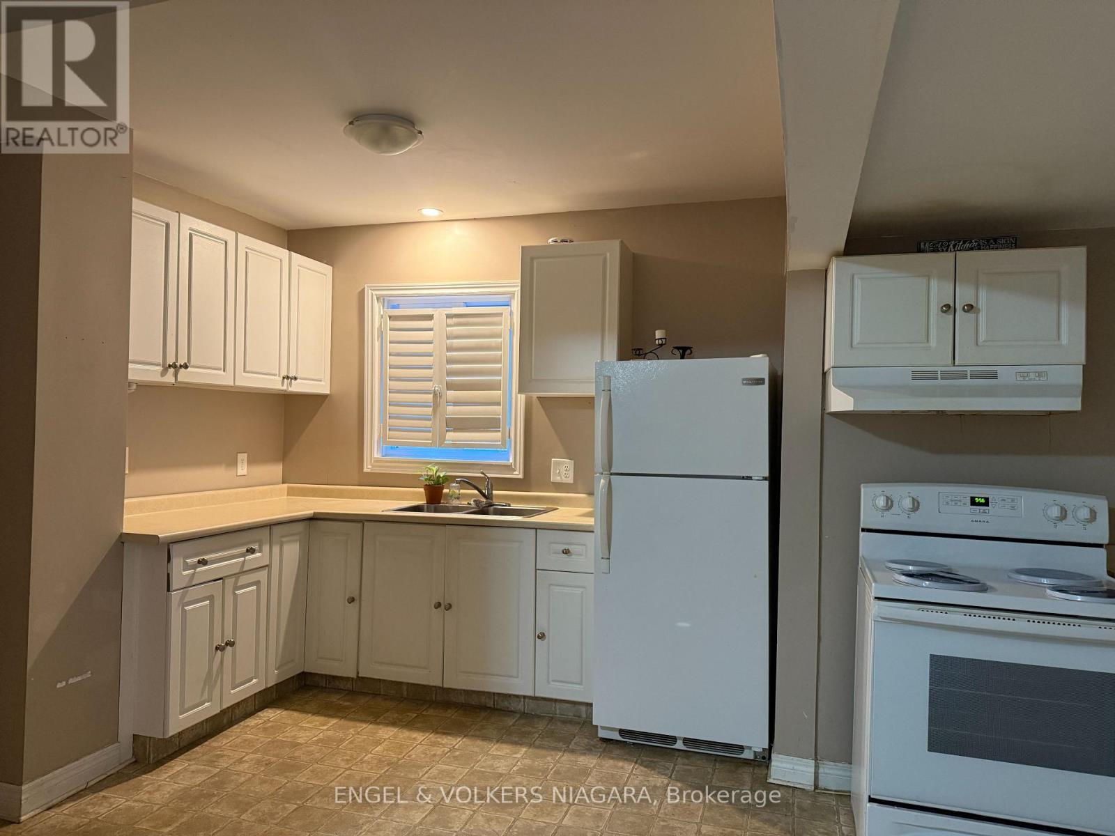 Main Floor - 5006 Willmott Street, Niagara Falls (Cherrywood), ON - Indoor Photo Showing Kitchen With Double Sink