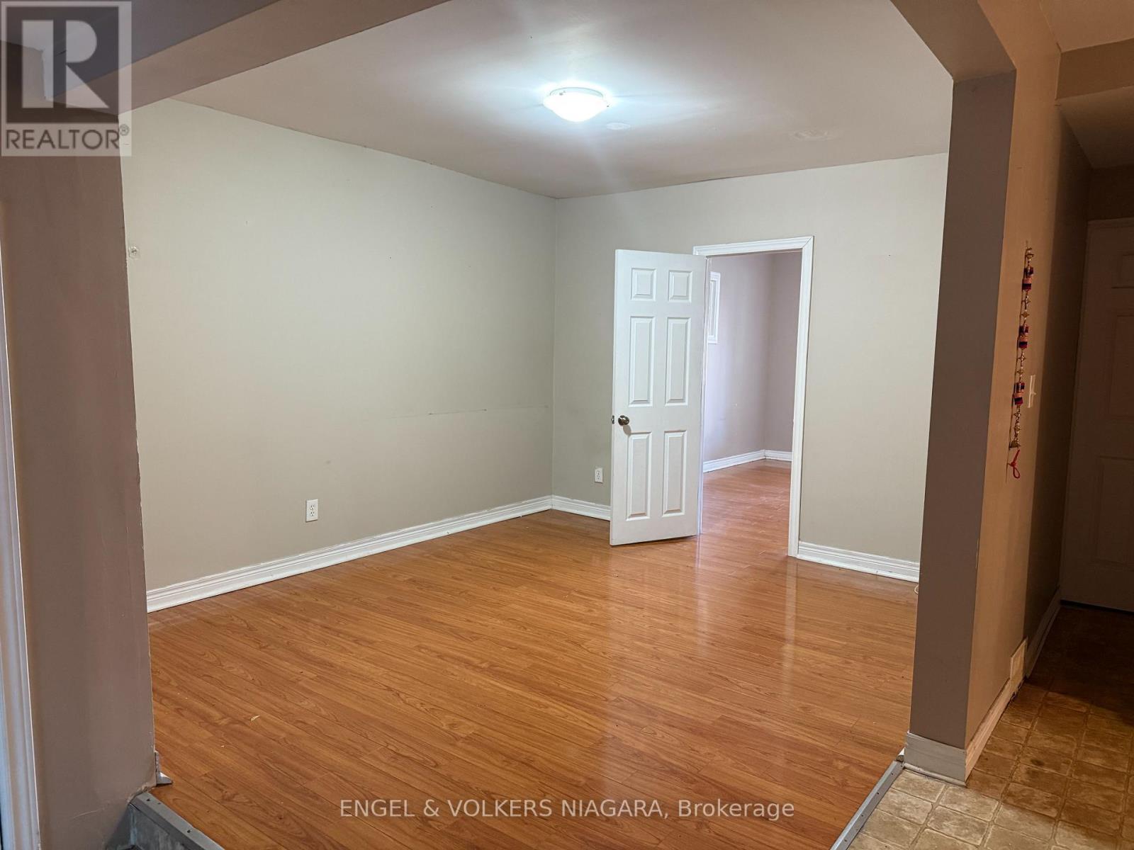 Main Floor - 5006 Willmott Street, Niagara Falls (Cherrywood), ON - Indoor Photo Showing Other Room