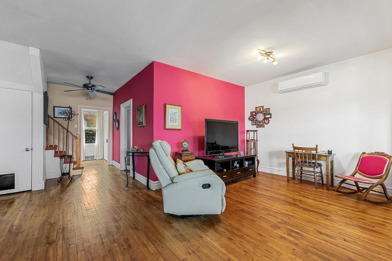 Living room - 1722 Rue Dupuis, Saint-Jean-Sur-Richelieu, QC - Indoor Photo Showing Living Room