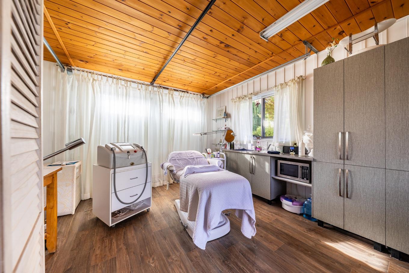 Garage - 1722 Rue Dupuis, Saint-Jean-Sur-Richelieu, QC - Indoor Photo Showing Other Room