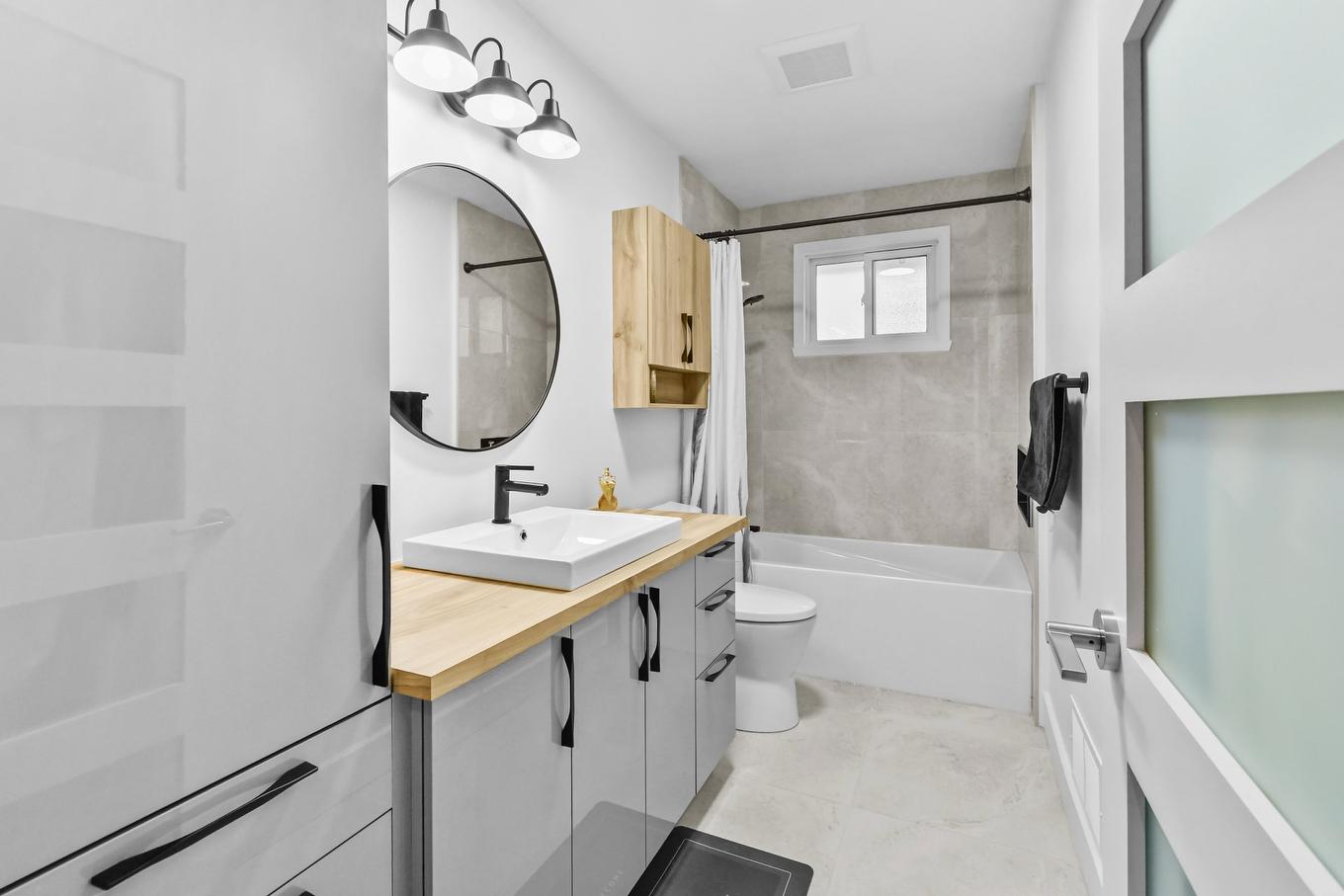 Salle de bains - 358 Boul. Cardinal-Léger, Pincourt, QC - Indoor Photo Showing Bathroom