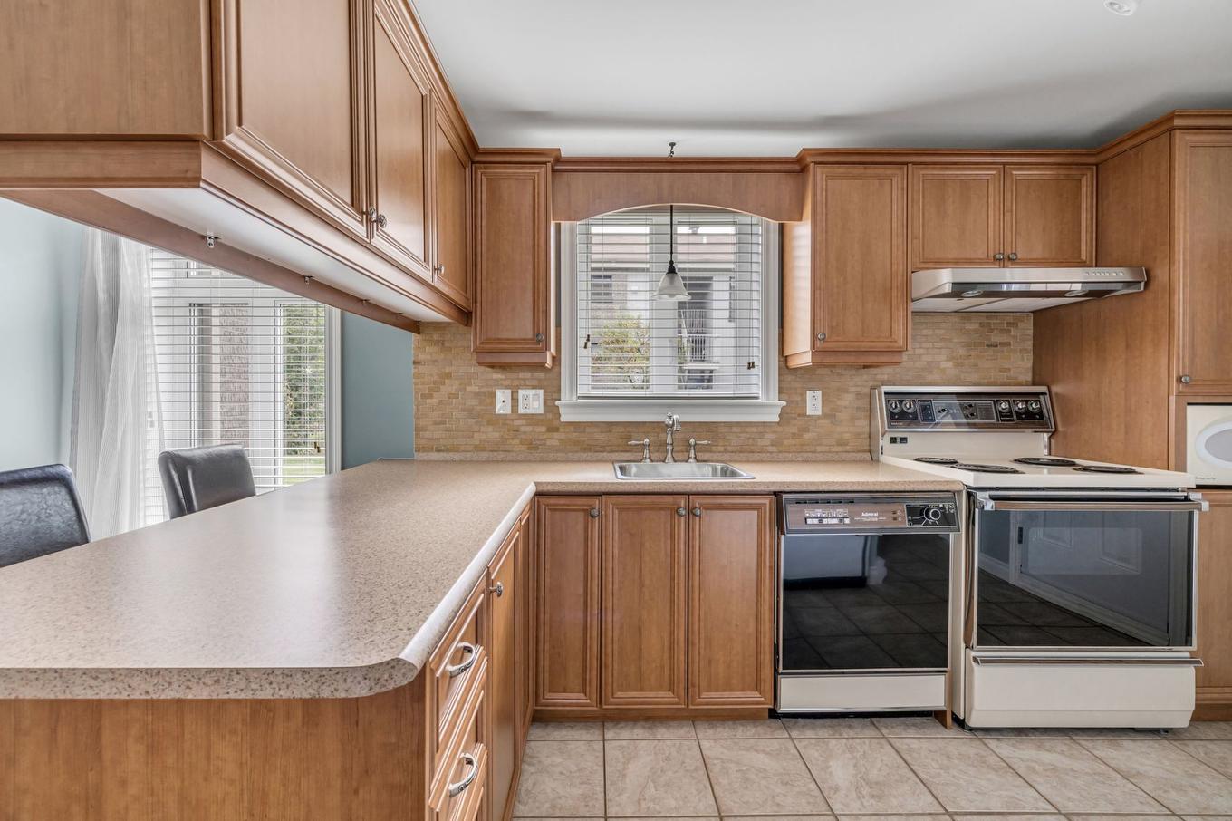 Cuisine - 1-906 Rue Bourdages, Québec (Les Rivières), QC - Indoor Photo Showing Kitchen