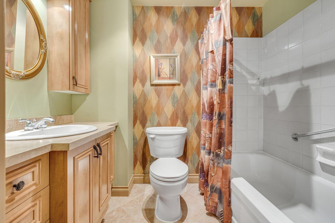 Salle de bains - 1-906 Rue Bourdages, Québec (Les Rivières), QC - Indoor Photo Showing Bathroom