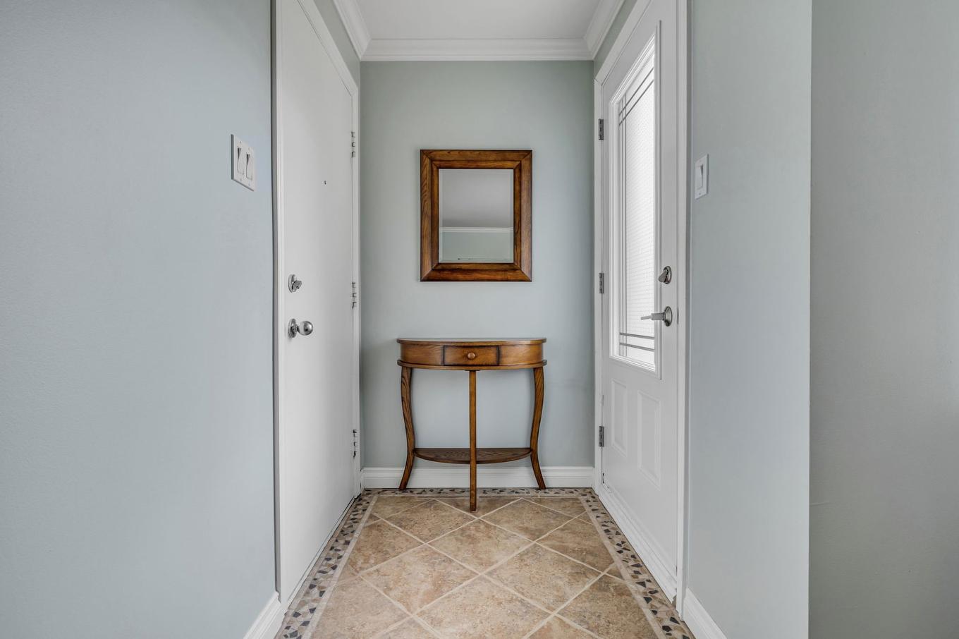 Hall d'entrée/Vestibule - 1-906 Rue Bourdages, Québec (Les Rivières), QC - Indoor Photo Showing Other Room