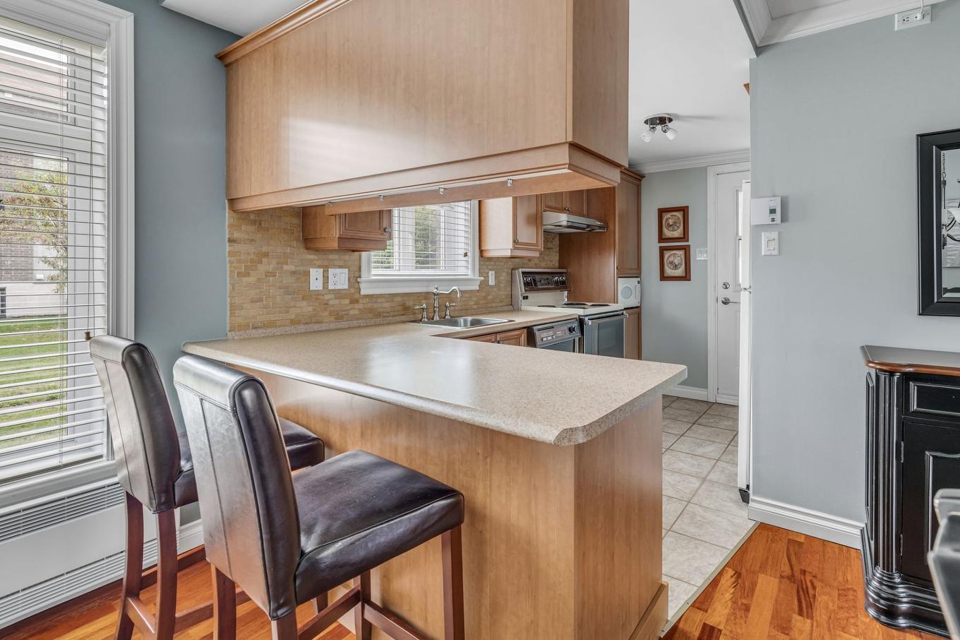 Cuisine - 1-906 Rue Bourdages, Québec (Les Rivières), QC - Indoor Photo Showing Other Room