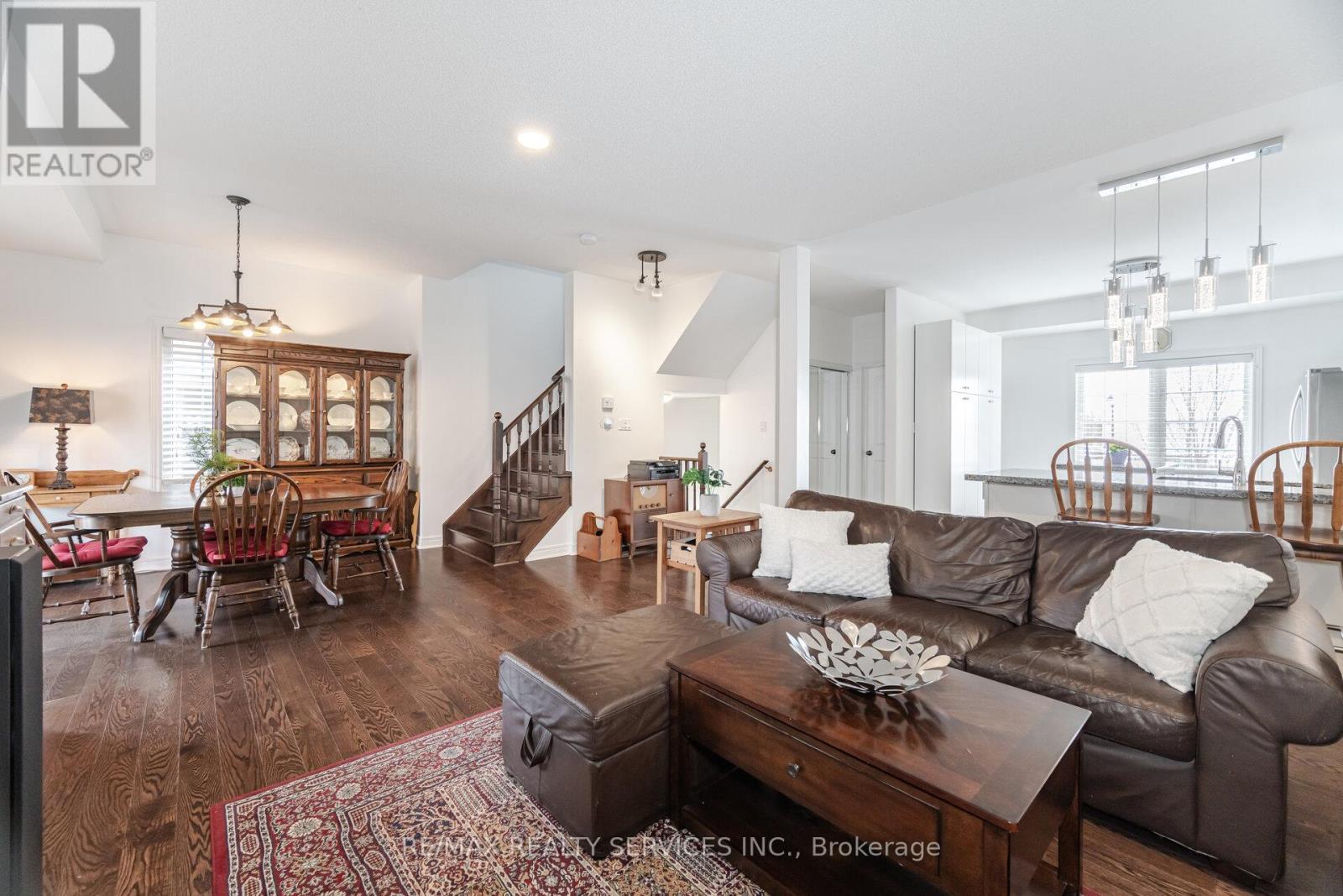 22 Mcdevitt Lane, Caledon, ON - Indoor Photo Showing Dining Room