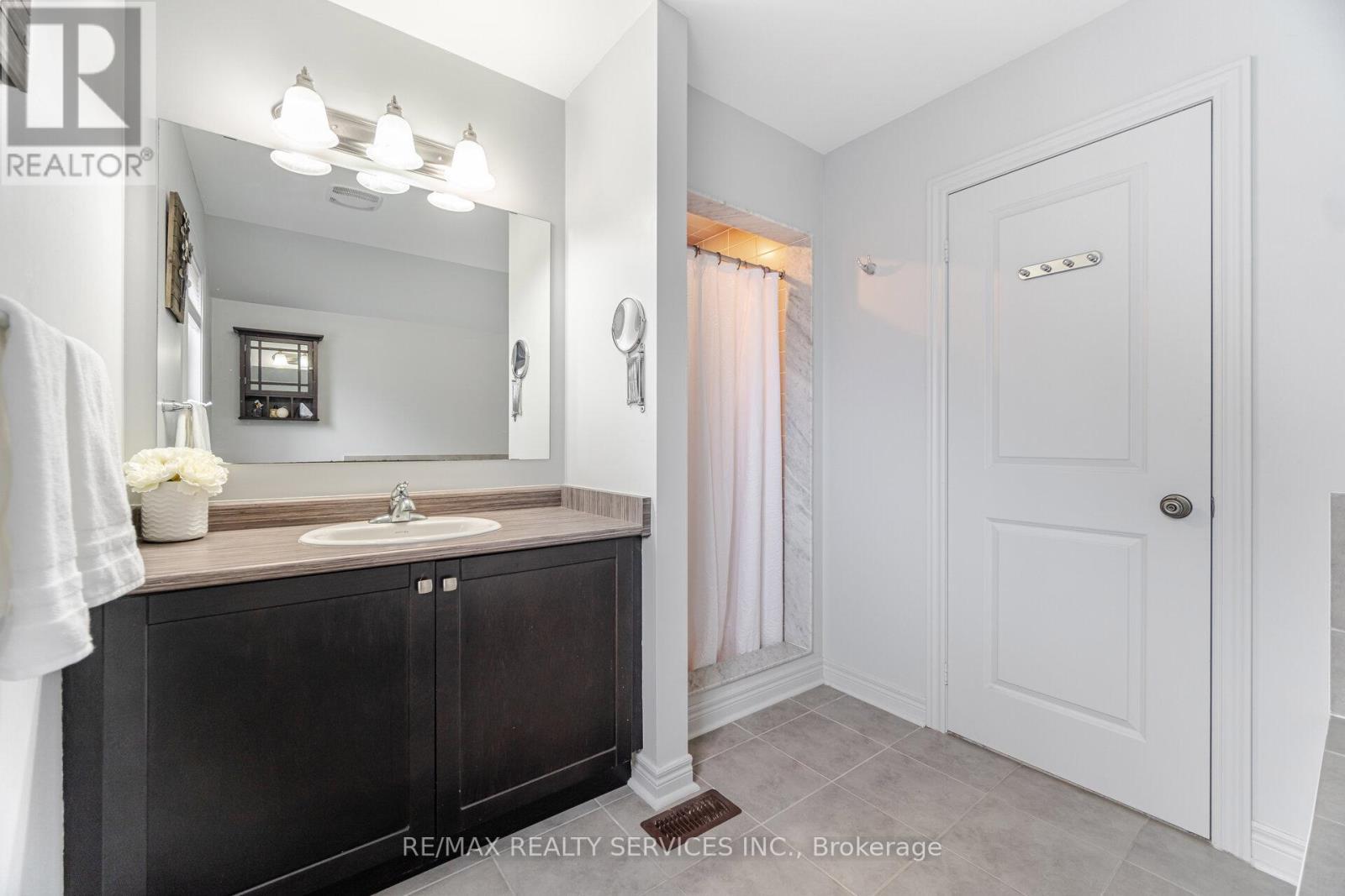 22 Mcdevitt Lane, Caledon, ON - Indoor Photo Showing Bathroom