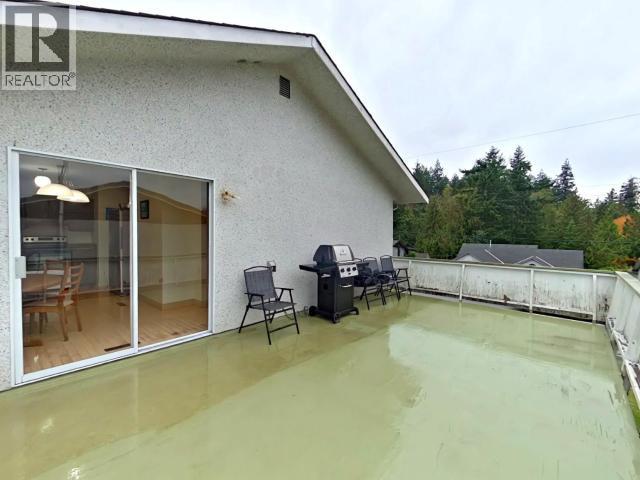 4600 Redonda Ave, Powell River, BC - Outdoor With Deck Patio Veranda