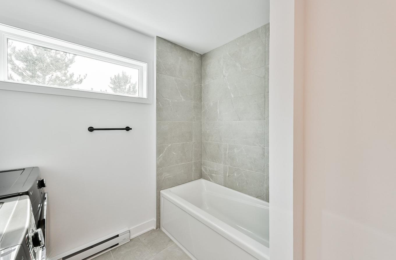 Bathroom - 885 Rue Du Faubourg, Saint-Jérôme, QC - Indoor Photo Showing Bathroom