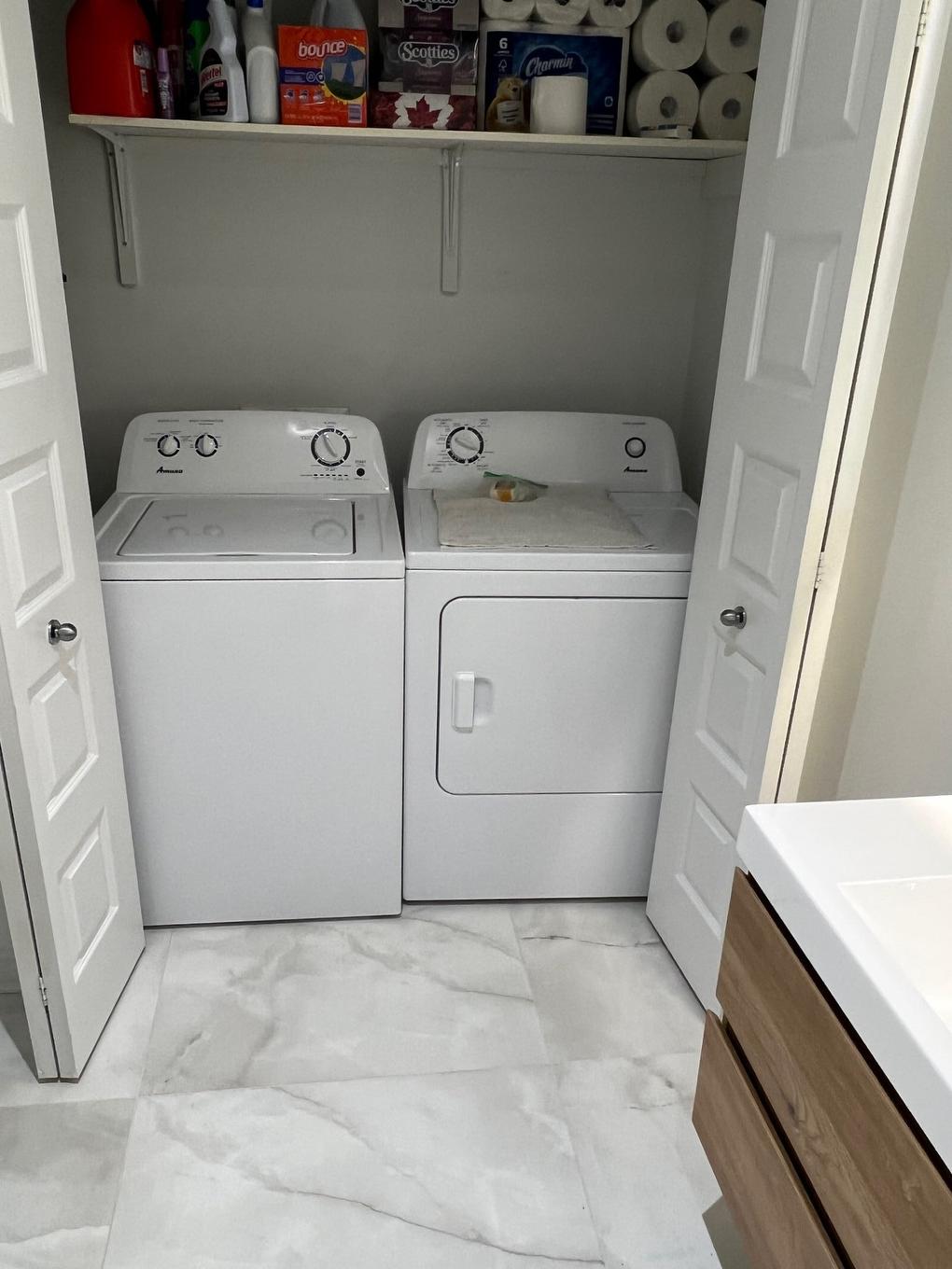 Salle de lavage - B2-50 Rue Lower Maple, Hudson, QC - Indoor Photo Showing Laundry Room