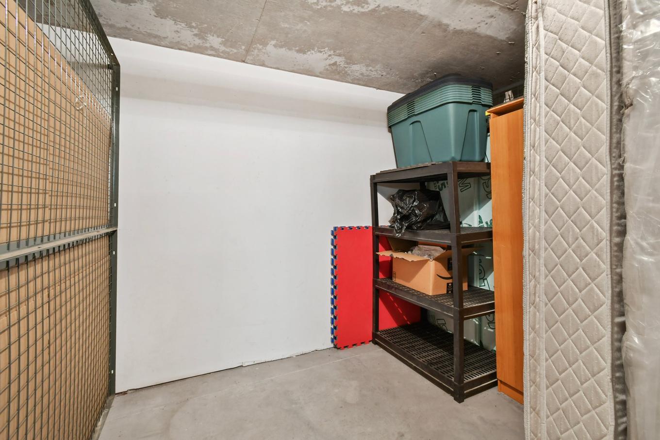 Rangement - 404-6550 Boul. Henri-Bourassa O., Montréal (Saint-Laurent), QC -