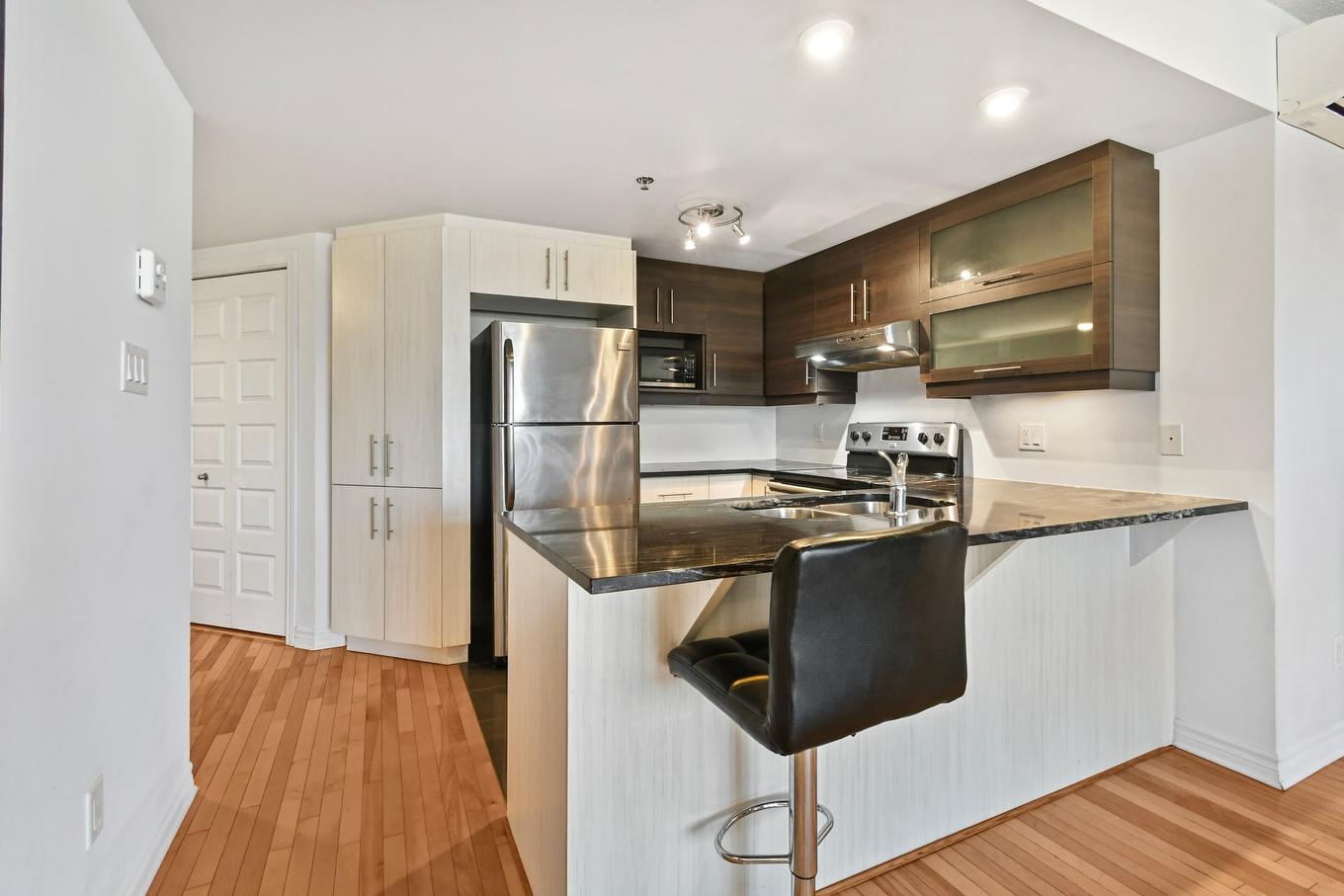 Cuisine - 404-6550 Boul. Henri-Bourassa O., Montréal (Saint-Laurent), QC - Indoor Photo Showing Kitchen