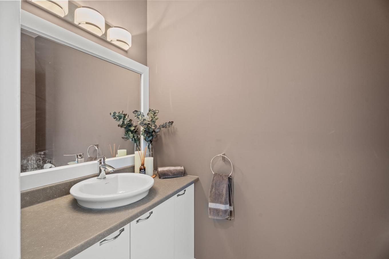 Powder room - 10-200 Rue St-Venant, Sainte-Agathe-Des-Monts, QC - Indoor Photo Showing Bathroom