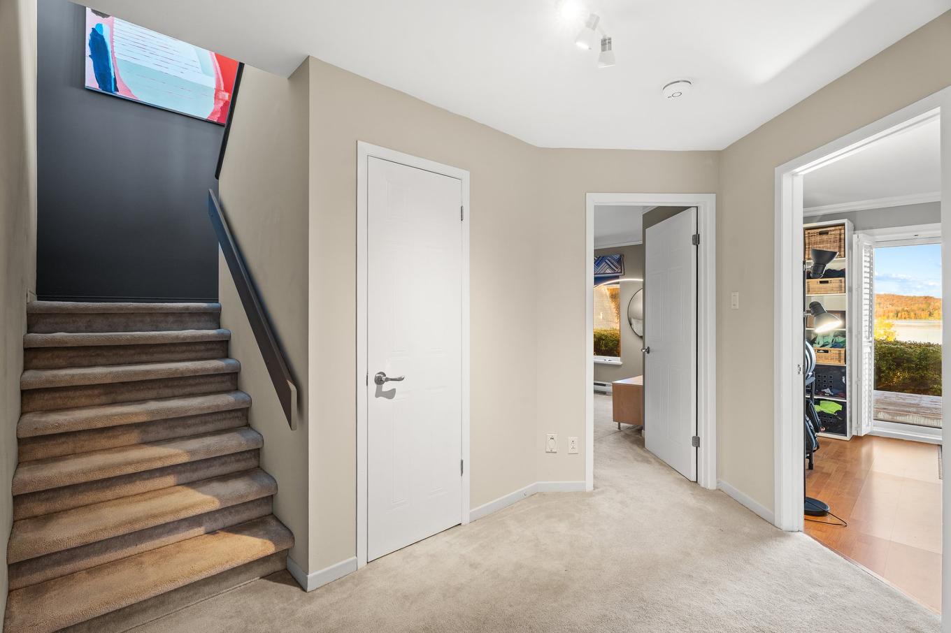 Staircase - 10-200 Rue St-Venant, Sainte-Agathe-Des-Monts, QC - Indoor Photo Showing Other Room