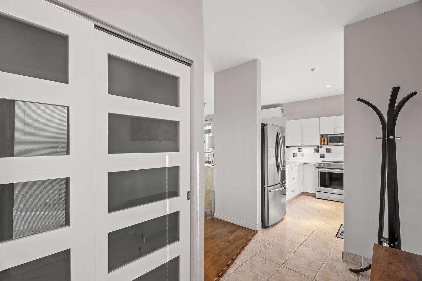 Hall - 10-200 Rue St-Venant, Sainte-Agathe-Des-Monts, QC - Indoor