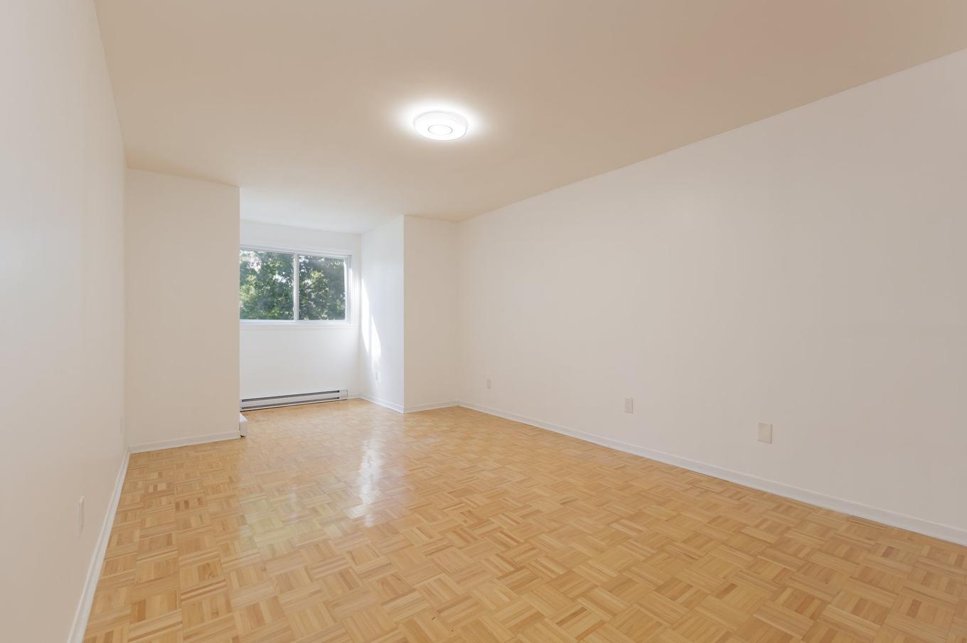 Primary bedroom - 15 Rue De Montevideo, Kirkland, QC - Indoor Photo Showing Other Room
